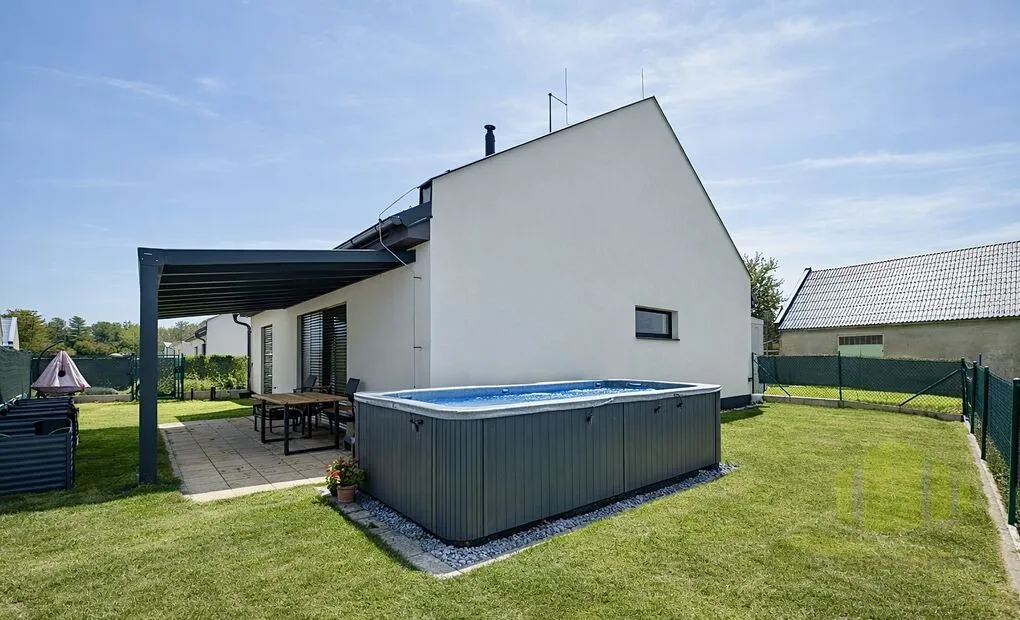 Prodej nízkoenergetického bungalovu 4+kk s garáží, pozemek 455m2, Ústín