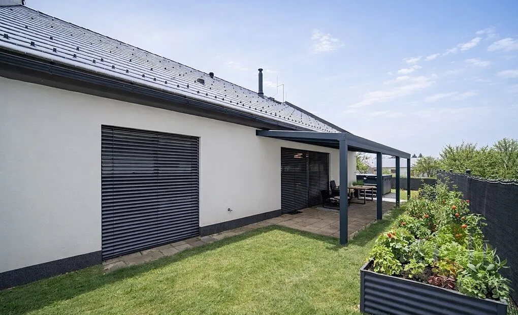Prodej nízkoenergetického bungalovu 4+kk s garáží, pozemek 455m2, Ústín