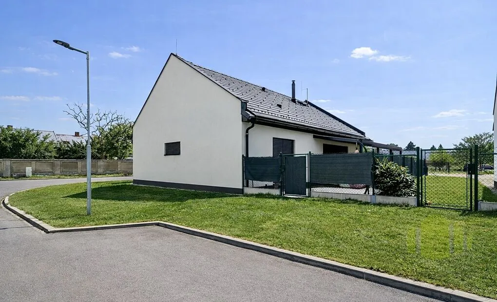 Prodej nízkoenergetického bungalovu 4+kk s garáží, pozemek 455m2, Ústín