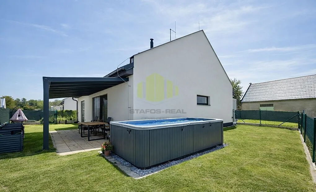 Prodej nízkoenergetického bungalovu 4+kk s garáží, pozemek 455m2, Ústín