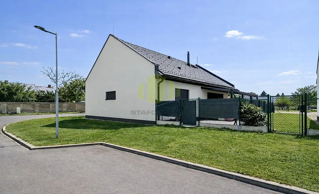 Prodej nízkoenergetického bungalovu 4+kk s garáží, pozemek 455m2, Ústín
