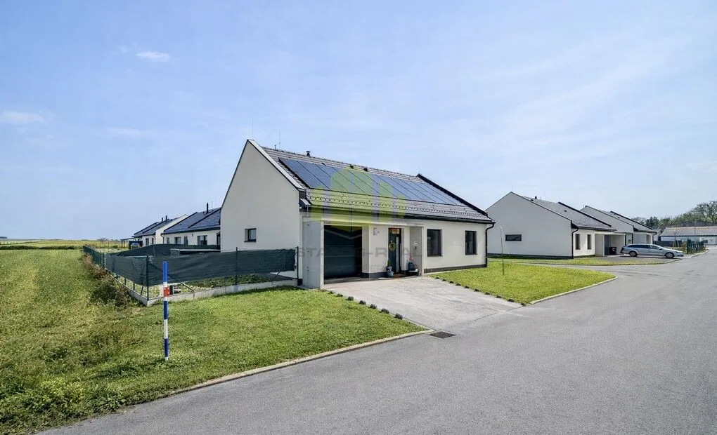 Prodej nízkoenergetického bungalovu 4+kk s garáží, pozemek 455m2, Ústín