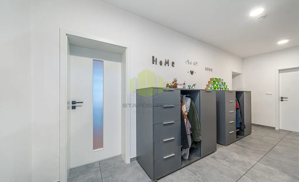 Prodej nízkoenergetického bungalovu 4+kk s garáží, pozemek 455m2, Ústín