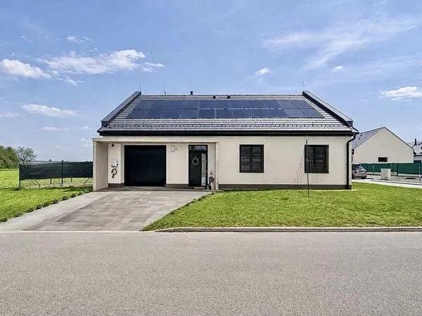 Prodej nízkoenergetického bungalovu 4+kk s garáží, pozemek 455m2, Ústín