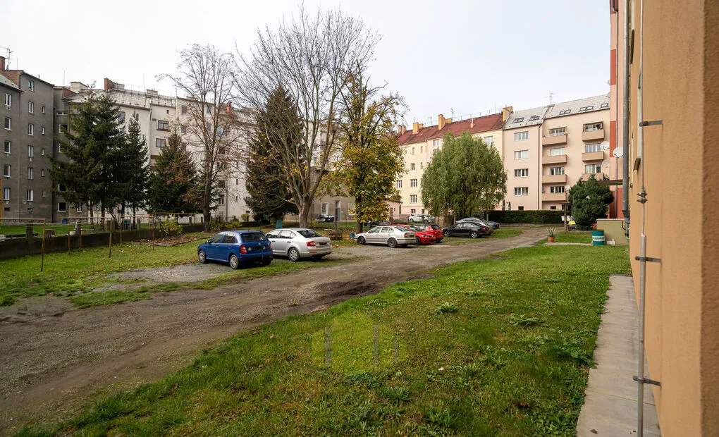 Pronájem cihlového zrekonstruovaného bytu 2+kk 48m2, Charkovská, Olomouc