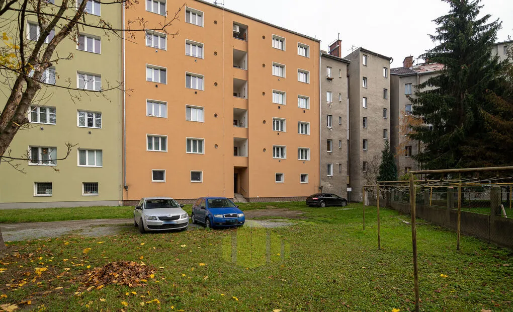 Pronájem cihlového zrekonstruovaného bytu 2+kk 48m2, Charkovská, Olomouc