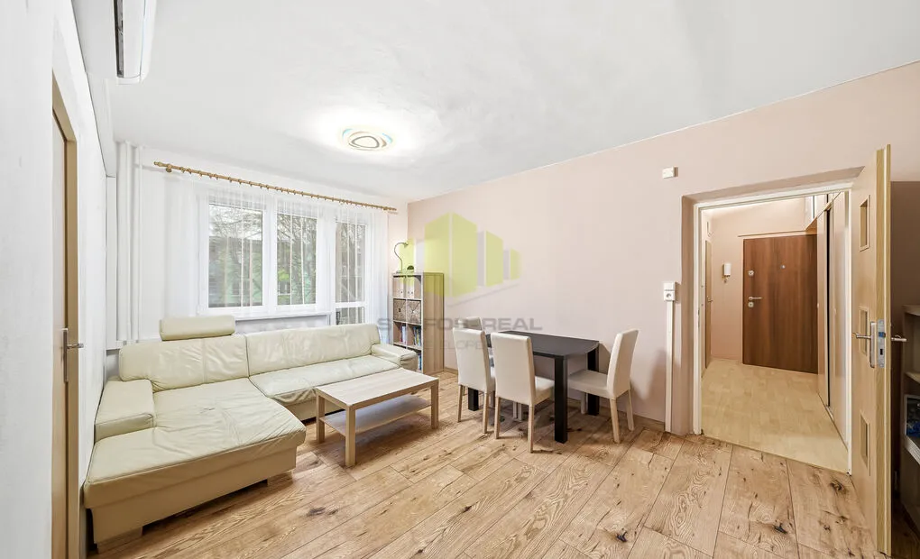 Prodej zrekonstruovaného panelového bytu 3+1, Kmochova, Olomouc