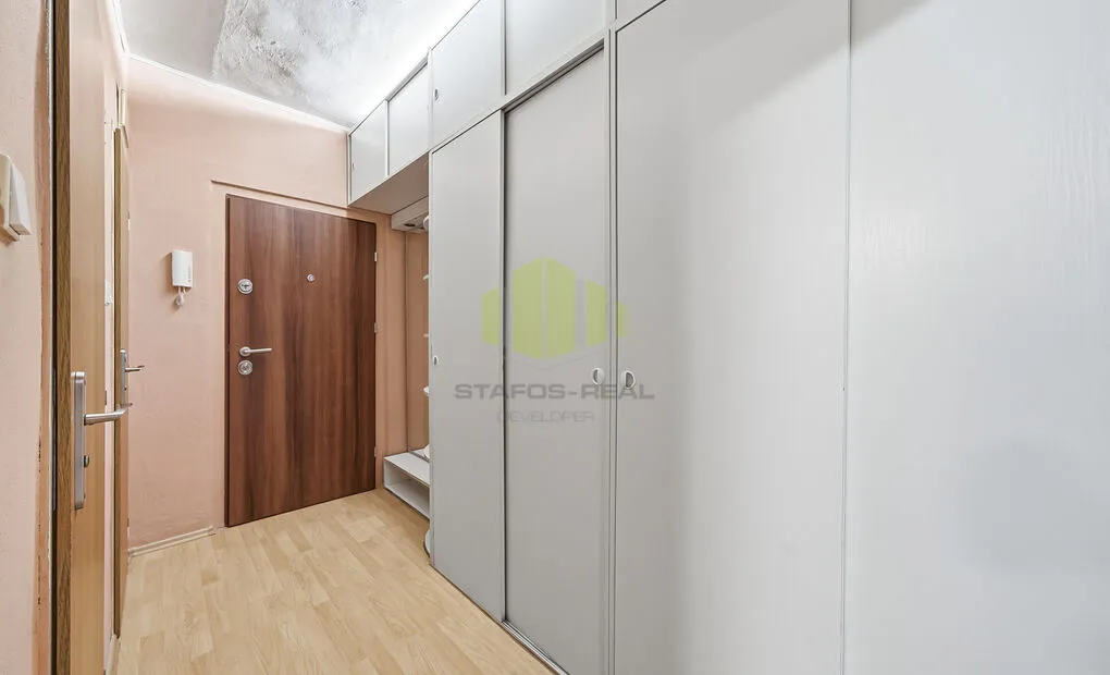 Prodej zrekonstruovaného panelového bytu 3+1, Kmochova, Olomouc