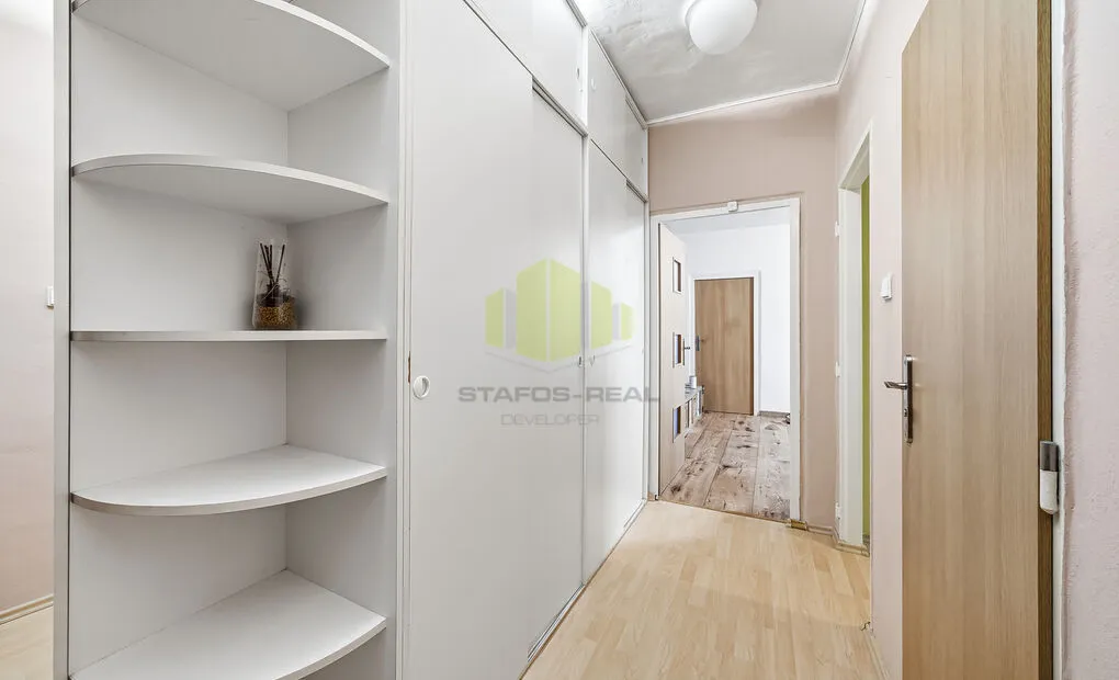 Prodej zrekonstruovaného panelového bytu 3+1, Kmochova, Olomouc