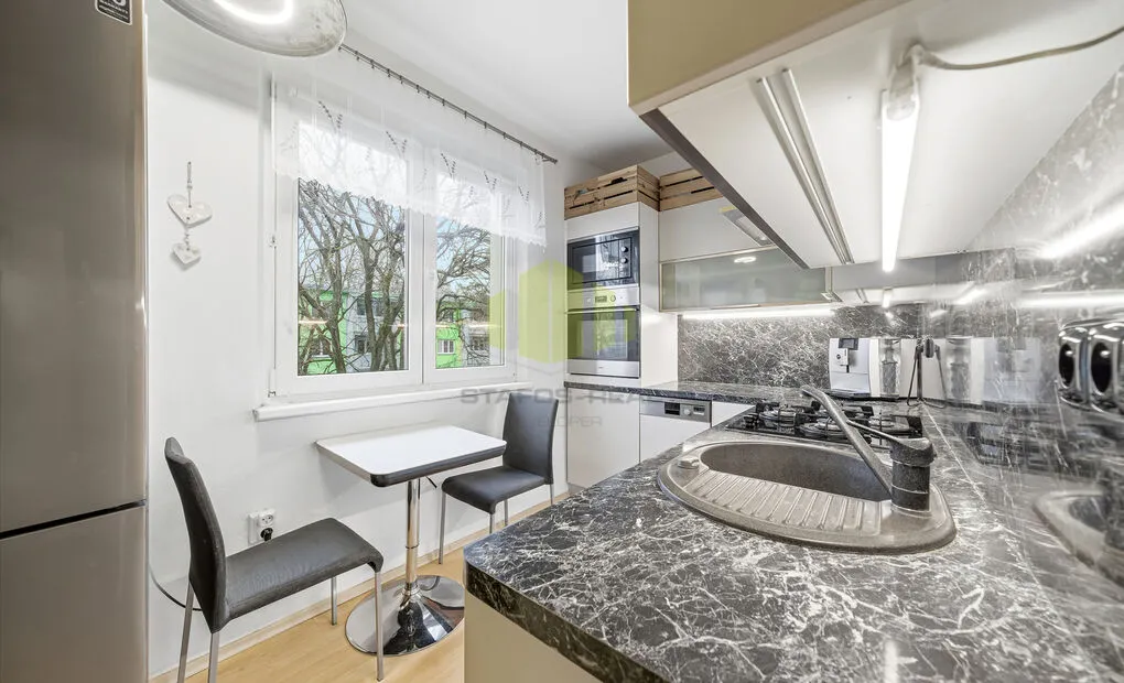 Prodej zrekonstruovaného panelového bytu 3+1, Kmochova, Olomouc