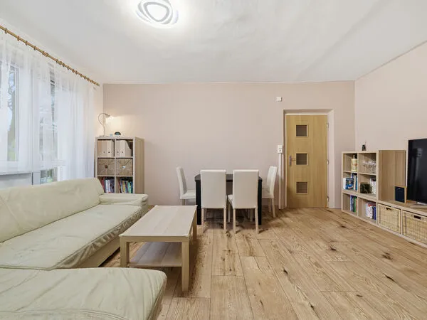 Fotografie nemovitosti - Prodej zrekonstruovaného panelového bytu 3+1, Kmochova, Olomouc