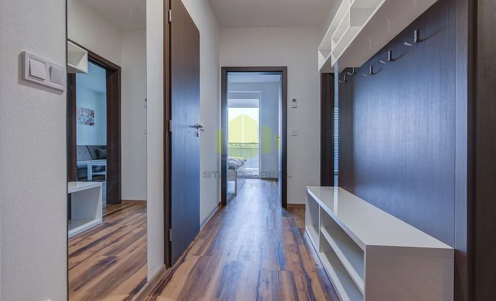 Prodej plně vybaveného apartmánu 2+kk, 55m2 + 17m2 lodžie, Topolová, Olomouc - Slavonín