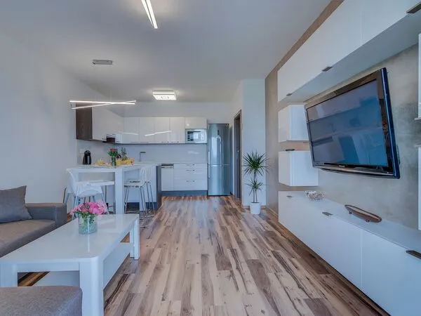 Fotografie nemovitosti - Prodej plně vybaveného apartmánu 2+kk, 55m2 + 17m2 lodžie, Topolová, Olomouc - Slavonín