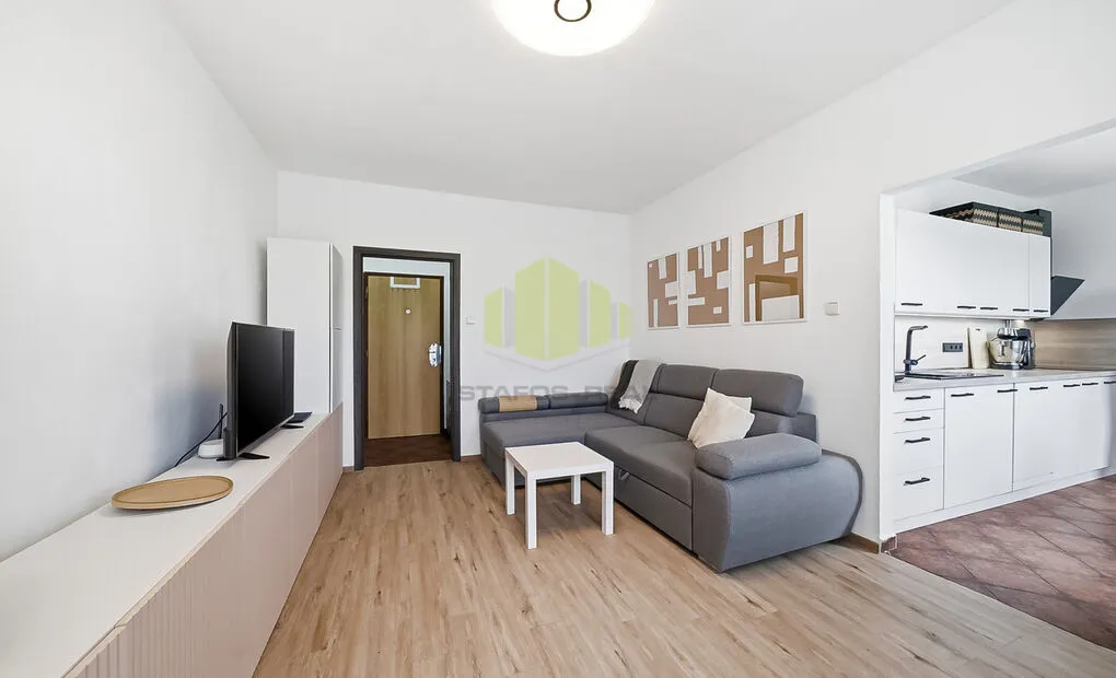 Moderní byt 3+1 po zdařilé rekonstrukci | 77 m&sup2; | zasklená lodžie | nízké náklady | Povel