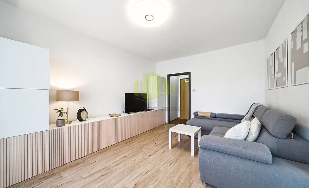 Moderní byt 3+1 po zdařilé rekonstrukci | 77 m&sup2; | zasklená lodžie | nízké náklady | Povel