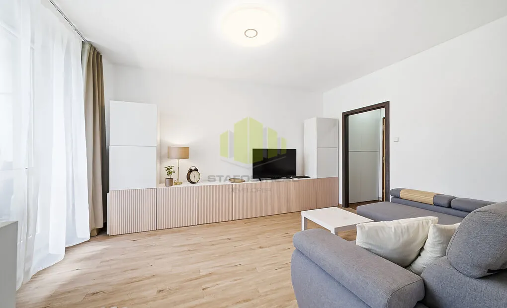 Moderní byt 3+1 po zdařilé rekonstrukci | 77 m&sup2; | zasklená lodžie | nízké náklady | Povel