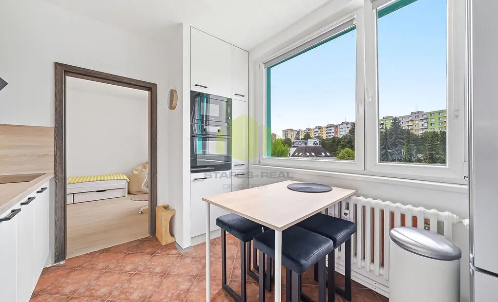 Moderní byt 3+1 po zdařilé rekonstrukci | 77 m&sup2; | zasklená lodžie | nízké náklady | Povel