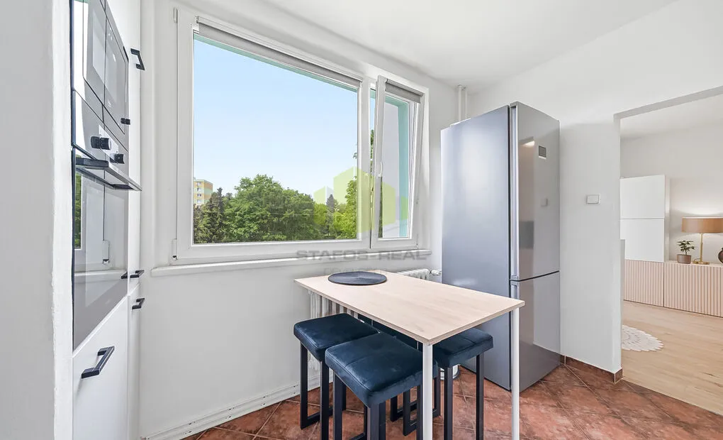 Moderní byt 3+1 po zdařilé rekonstrukci | 77 m&sup2; | zasklená lodžie | nízké náklady | Povel